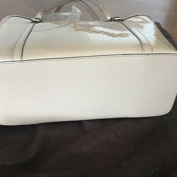 A large Gucci bag excellent condition - Picture 2 of 5